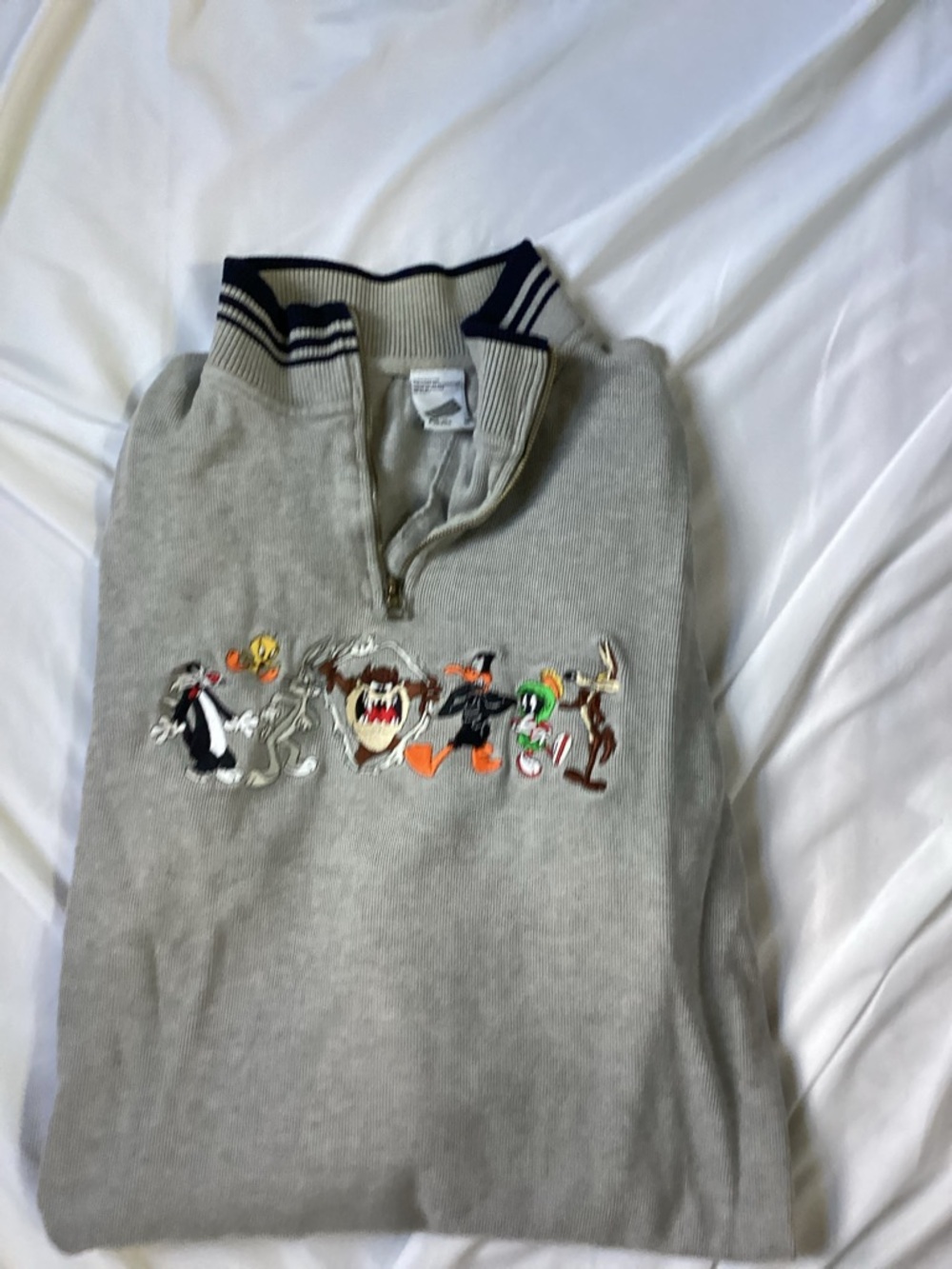 Vintage 1998 Warner Bros. Embroidered Looney Tunes Pullover Sweatshirt Size M